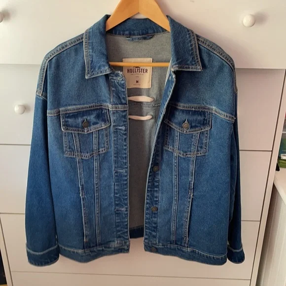 NWOT HOLLISTER BOYFRIEND DENIM JACKET - Picture 2 of 4